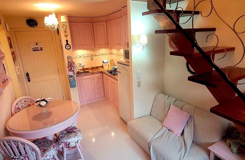 Gramado Apartment | Apartment for couples in Cantinho da Mimosa, 4 minutes from the center, pet-friendly.