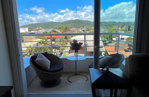 Jurere Apartment | Apartment in the open shopping center in Jurerê Internacional.