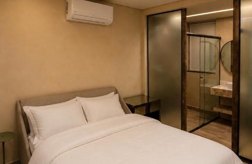 Castelo Apartment | Apto 2 Quartos - Suíte com Chuveiro Duplo