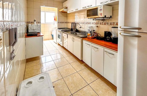 Caicara Apartment | Apto com WiFi a 140 metros da Praia do Caiçara/SP