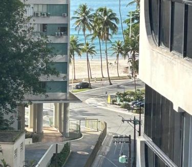 Barra Funda Apartment | Apto Pitangueiras Enorme 150m2, 200m da praia, vista, 2 vagas carro, servico praia, 3 quartos com ar condicionado e 3 banheiros