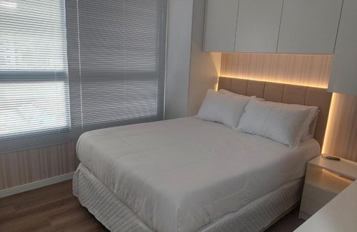 Reboucas Apartment | Apto Stúdio Área Central - 2 pessoas - Crianças Grátis - Colchão com massageador - Próx do Shopping Estação!