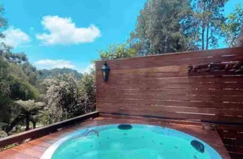 Vila Britania House | Bangalô Confortavel e Aconchegante Para 2 Pessoas com Jacuzzi Aquecida!