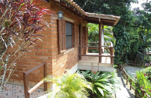 Ponte Branca House | Bangalôs Canto das Águas, waterfall with natural pool