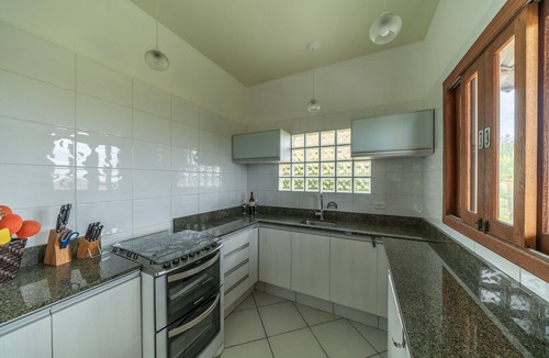 Barra de Ibiraquera House | Beachfront house with spectacular views and a large garden.