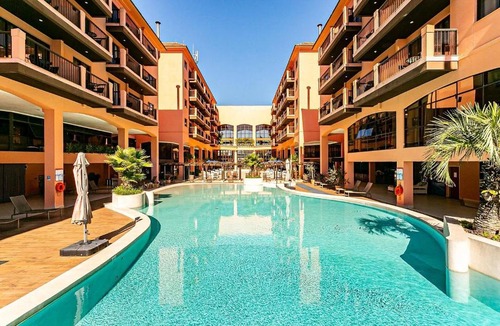 Jurere Apartment | Beachfront Comfort inside resort JBV155