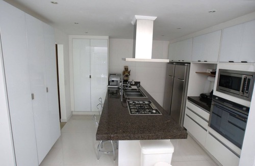 Juquehy Condo | Beachfront condominium, best location on Juquehy Beach.