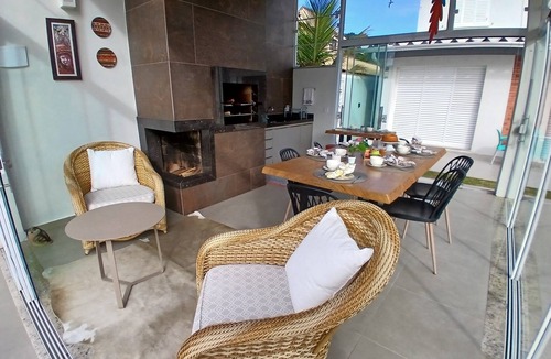 Praia da Armacao do Itapocoroi House | Beachfront house 5 minutes from Beto Carrero World theme park.
