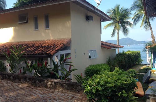 Marinas House | Beachfront house in a gated community, close to the center of Angra.