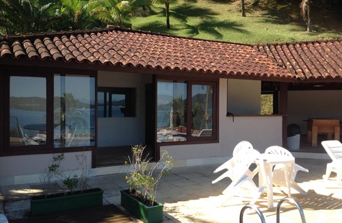 Marinas House | Beachfront house in a gated community, close to the center of Angra.