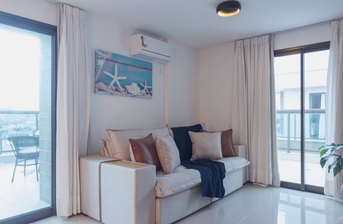 Centro Condo | Beachfront Penthouse at Praia dos Anjos with Private Pool and Barbecue Grill