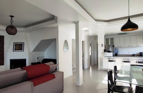 Barra da Lagoa House | Beautiful beachfront house in Barra da Lagoa Beach.