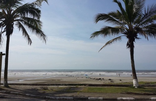 Mongagua House | Beautiful beachfront house for rent in Mongaguá - Facing the beach.