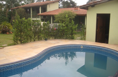 Mairipora House | Beautiful country house surrounded by nature, with swimming pool, barbecue, fireplace and Wi-Fi.