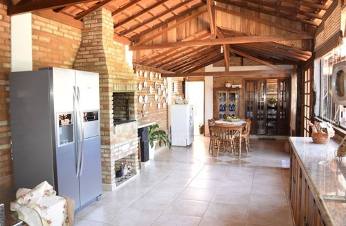 Colonia do Marcal House | Beautiful house with a large area, barbecue, and wood-burning stove.