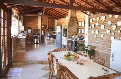 Colonia do Marcal House | Beautiful house with a large area, barbecue, and wood-burning stove.