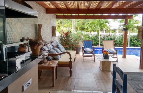 Parafuso House | Beautiful house, 5 suites, swimming pool, Condomínio Paraíso, with children's play area!