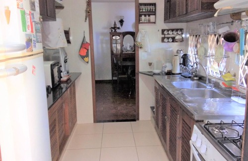 Arraial do Cabo House | Beautiful house with 4 suites, swimming pool, games room with billiards, etc., balconies and flowers.