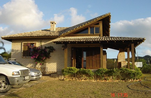 Praia do Rosa House | Beautiful house in Praia do Rosa overlooking the lagoon.