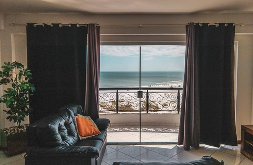 Centro Apartment | Beautiful Penthouse on the Beachfront of Praia Grande