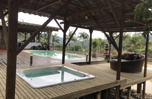 Aurora Cottage | Beautiful site with swimming pool and pond to relax in