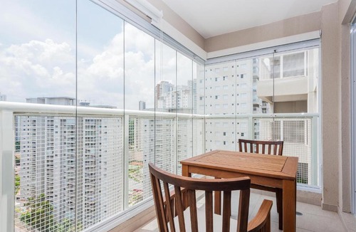 Vila Andrade Apartment | BHaus Morumbi IN Jardim Sul - Apartamento 50m2 com Varanda e Linda Vista 19o andar - Cama Queen - Academia - Piscina - Lavanderia - Próximo ao Shopping Jardim Sul - Vaga de Garagem - Acomoda 2 adultos e 1 criança - in4