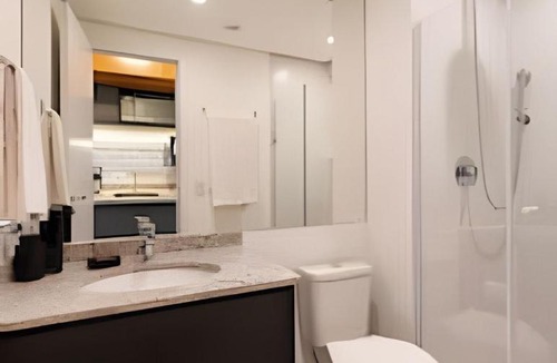Republica Apartment | BHaus Setin Nova Republica - Studio 30m2 com Varanda - Cama Queen - Vista Incrível da Praça e Skyline 16o andar - Academia - Piscina - Lavanderia - Coworking - Portaria 24h - Em frente ao metrô - SR8