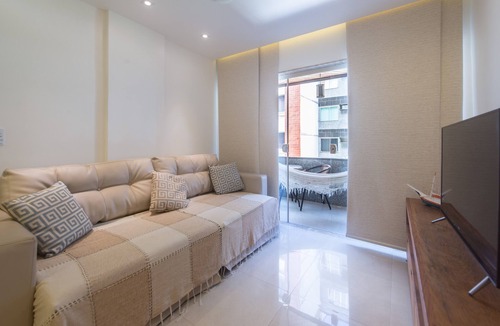 Centro Apartment | Brand new luxury apartment in a building across from Praia do Forte beach with Wi-Fi and Netflix.