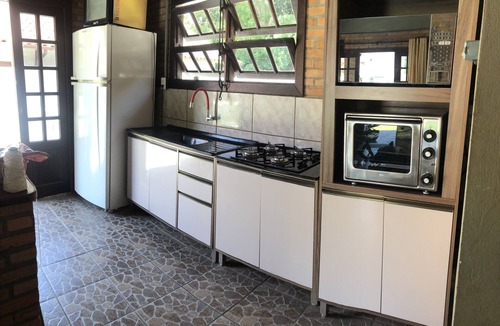 Governador Celso Ramos House | Brick house - 150 meters from the beach