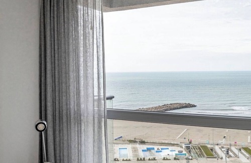 Mar del Plata Apartment | Bright apartment just steps from the ocean, with a pool and gym