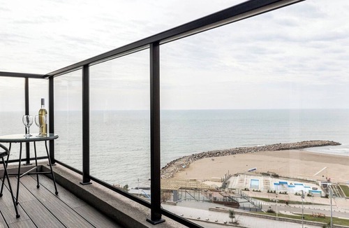 Mar del Plata Apartment | Bright apartment just steps from the ocean, with a pool and gym