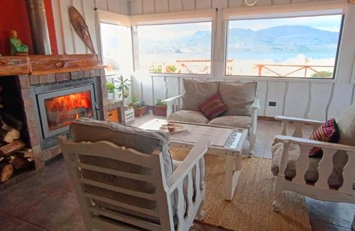 Junin de los Andes Ski Chalet | Cabaña frente al lago Huechulafquen y volcán Lanín