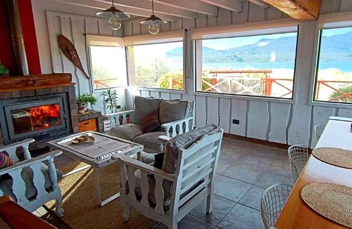 Junin de los Andes Ski Chalet | Cabaña frente al lago Huechulafquen y volcán Lanín