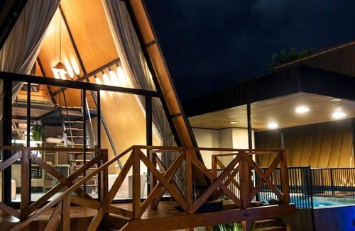 Palhoca Cabin | Cabana Country Romântica com Banheira & Piscina