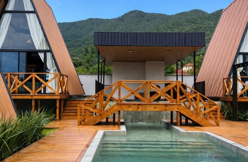 Palhoca Cabin | Cabana Industrial com Hidro e Piscina Aquecida