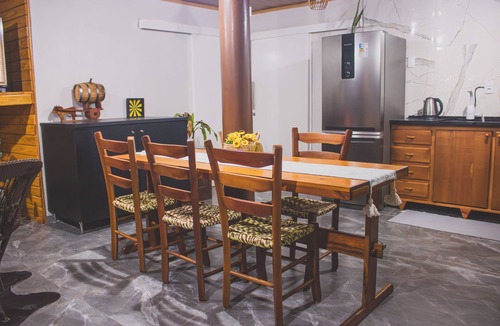 Autodromo Ski Chalet | Cabana Raízes with Hot Tub, Fireplace and Private Pool.