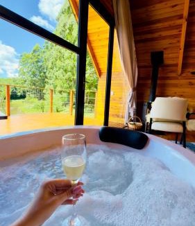 Nova Petropolis Ski Chalet | Cabana Terra - Hidro com vista, Lareira e Café da manhã