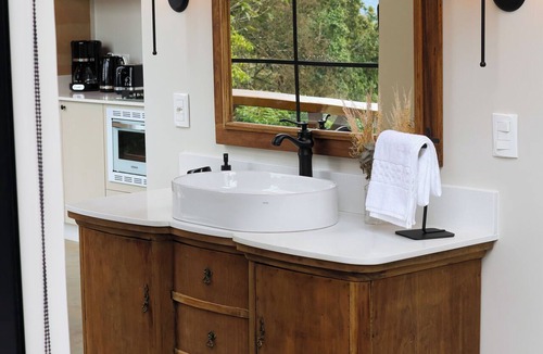Ituporanga Cabin | Cabin with earthen walls, bathtub, and outdoor fire pit | Villa Terrana