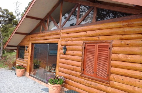 Campos do Jordao House | Canadian-style log house with spectacular views of Pedra do Baú and the mountains.