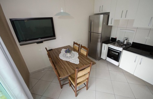 Zimbros House | . Cantinho de Zimbros - Bombinhas 2 bedrooms, air conditioning. 80 m from the beach.