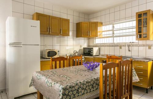 Barra da Lagoa House | Casa 150m da praia em pátio familiar
