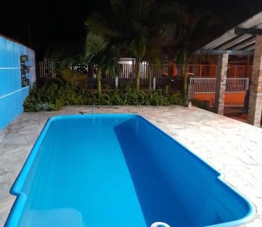 Balneario Praia do Leste House | casa aconchegante com piscina e jardim