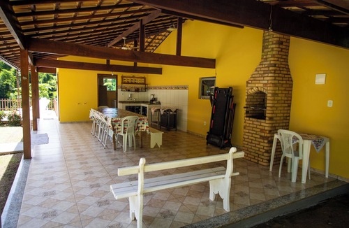 Macae House | Casa ampla c piscina e churrasq em meio à natureza