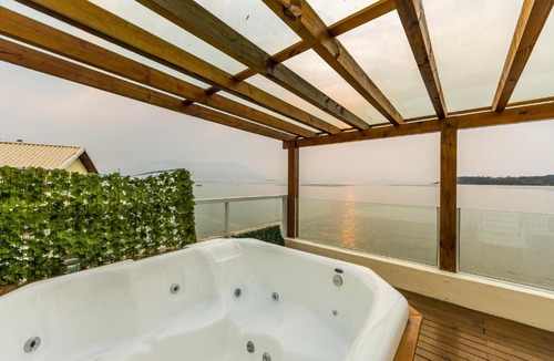 Ribeirao da Ilha House | Casa beira mar com Praia Privativa