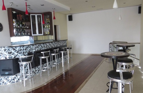 Sao Roque House | Casa Blanca Mansion 60km from the Capital of SP with 5 parking spaces