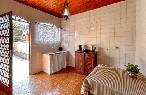 Jardim Andira House | Casa c garagem, wi-fi, Pet Friendly, prox Capivari