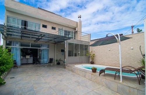 Meia Praia House | Casa c/piscina á 15 minutos Parque Beto Carreiro e 300m da praia Navegantes