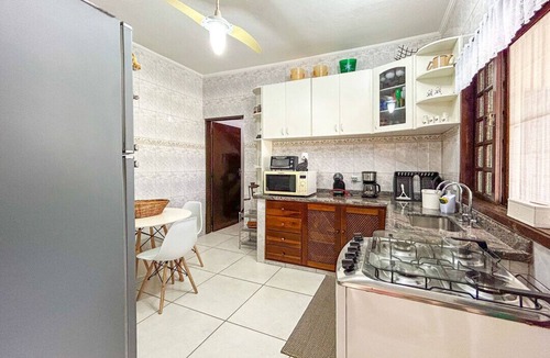 Itanhaem House | Casa com churrasqueira e piscina em Itanhaém