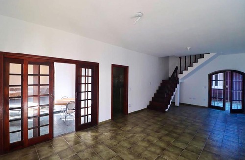 Jardim Imperador House | Casa com lazer a 500 metros da praia em Peruibe