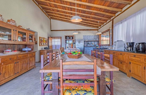 Veloso House | Casa com Piscina e Vista para o Mar em Ilhabela